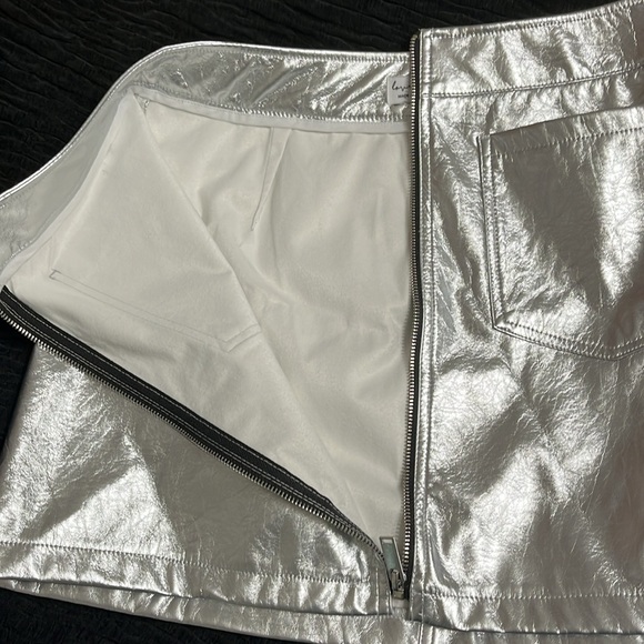 Zippered Silver skirt - Picture 5 of 5